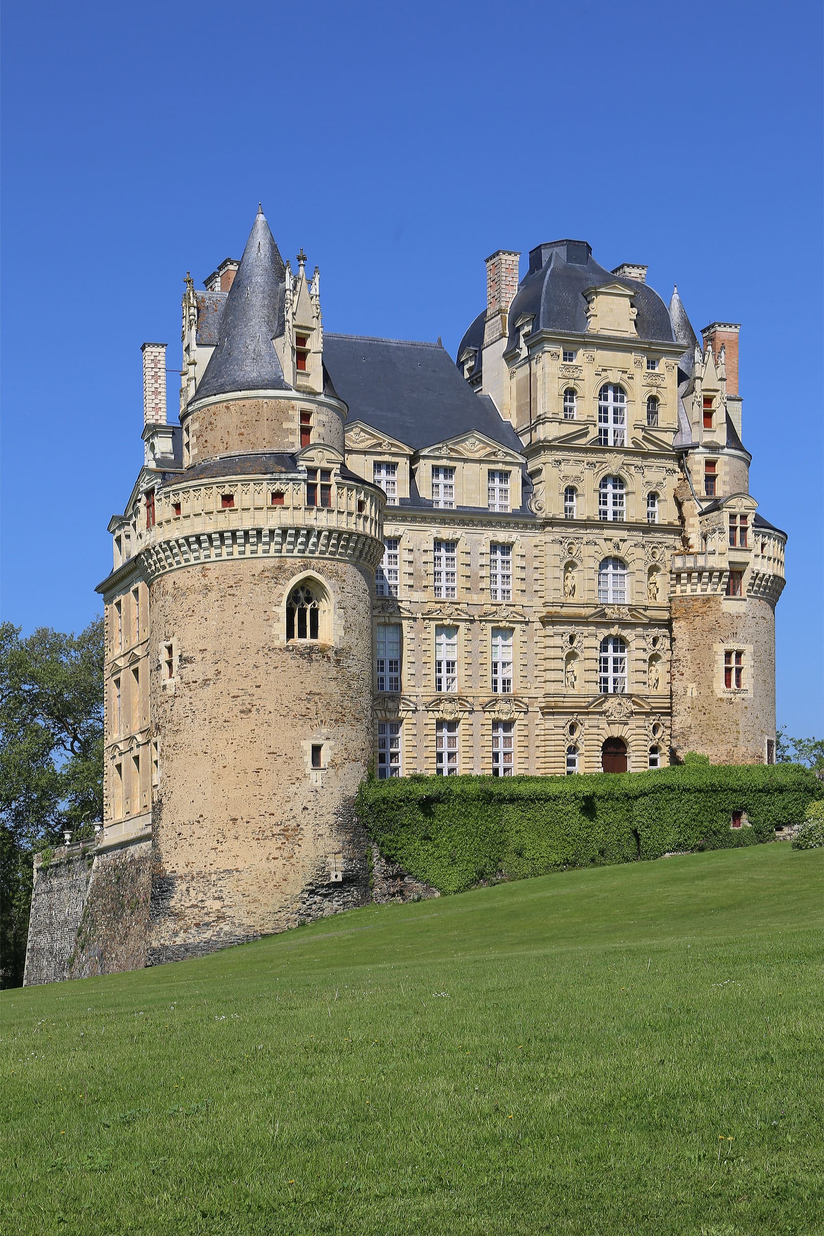 3 Brissac-Quincé - Schloss Brissac (Château de Brissac)